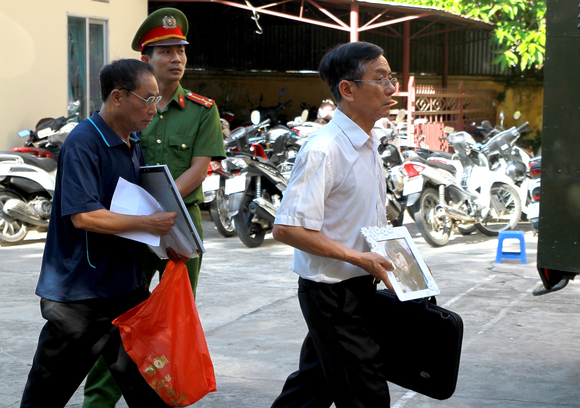 Xet xu bac si Hoang Cong Luong anh 2