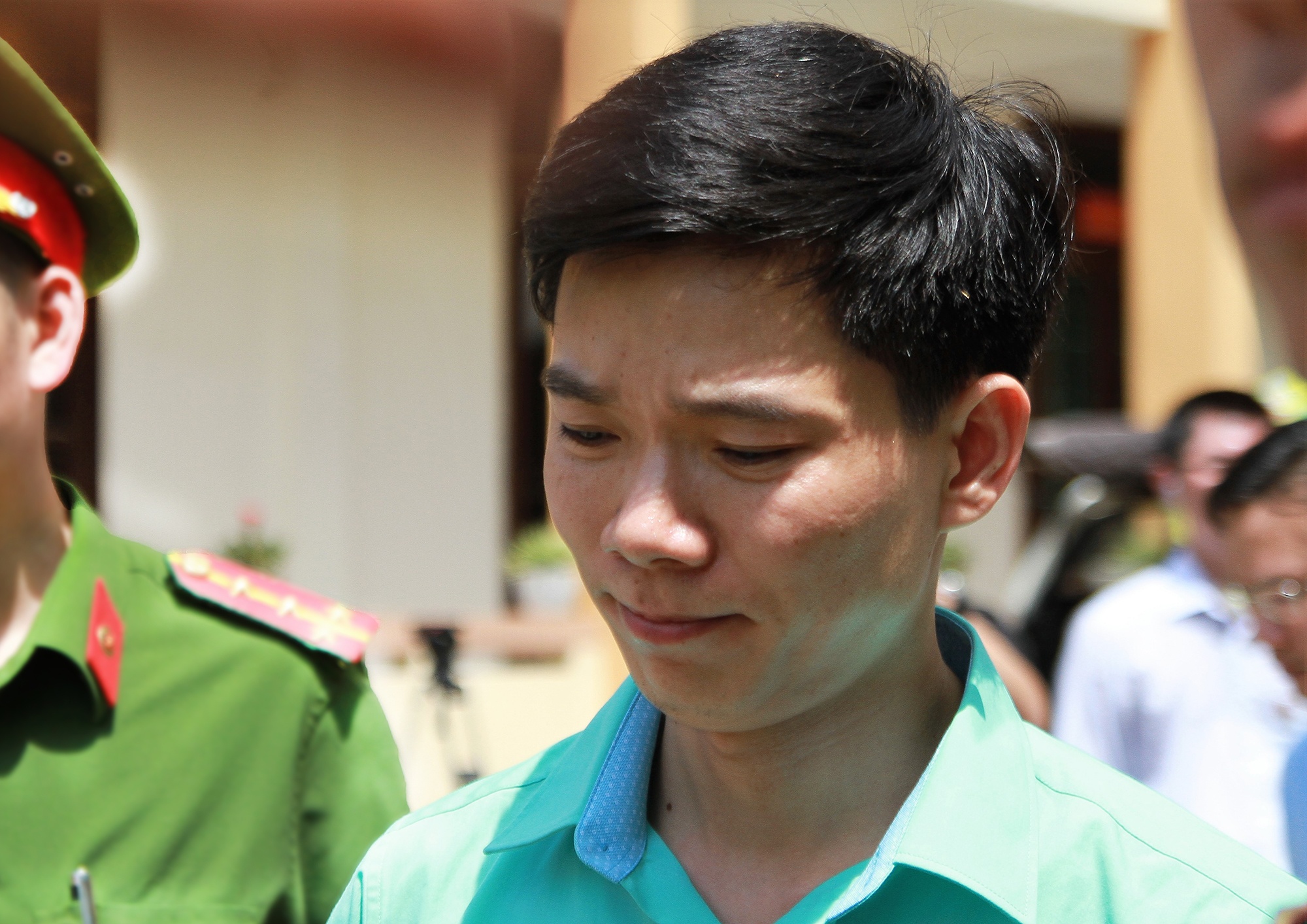 Bi cao Hoang Cong Luong dung quyen im lang vi 'khong tin tuong' VKS hinh anh