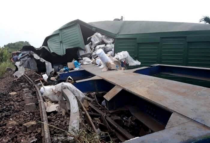 tàu hỏa tông nhau ở Quảng Nam ảnh 2 tau hoa tong nhau o Quang Nam anh 2