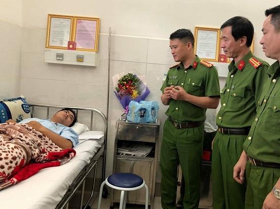 Bo truong Lao dong ung ho cong nhan 2 ‘hiep si’ o TP.HCM la liet si hinh anh