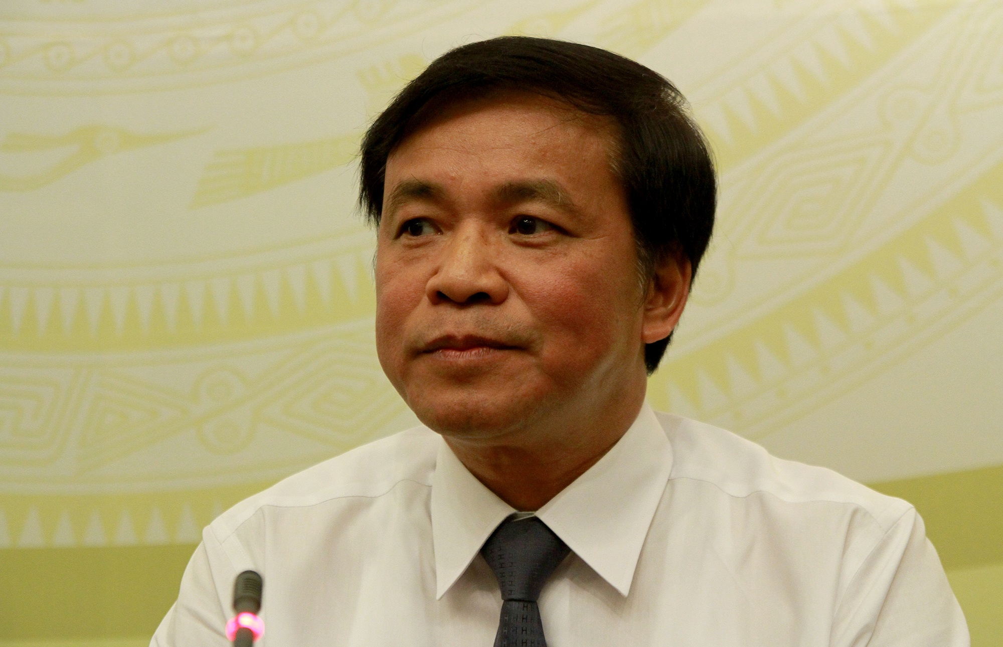 May tinh Quoc hoi treo vi nhieu dai bieu bam nut hang tram luot hinh anh
