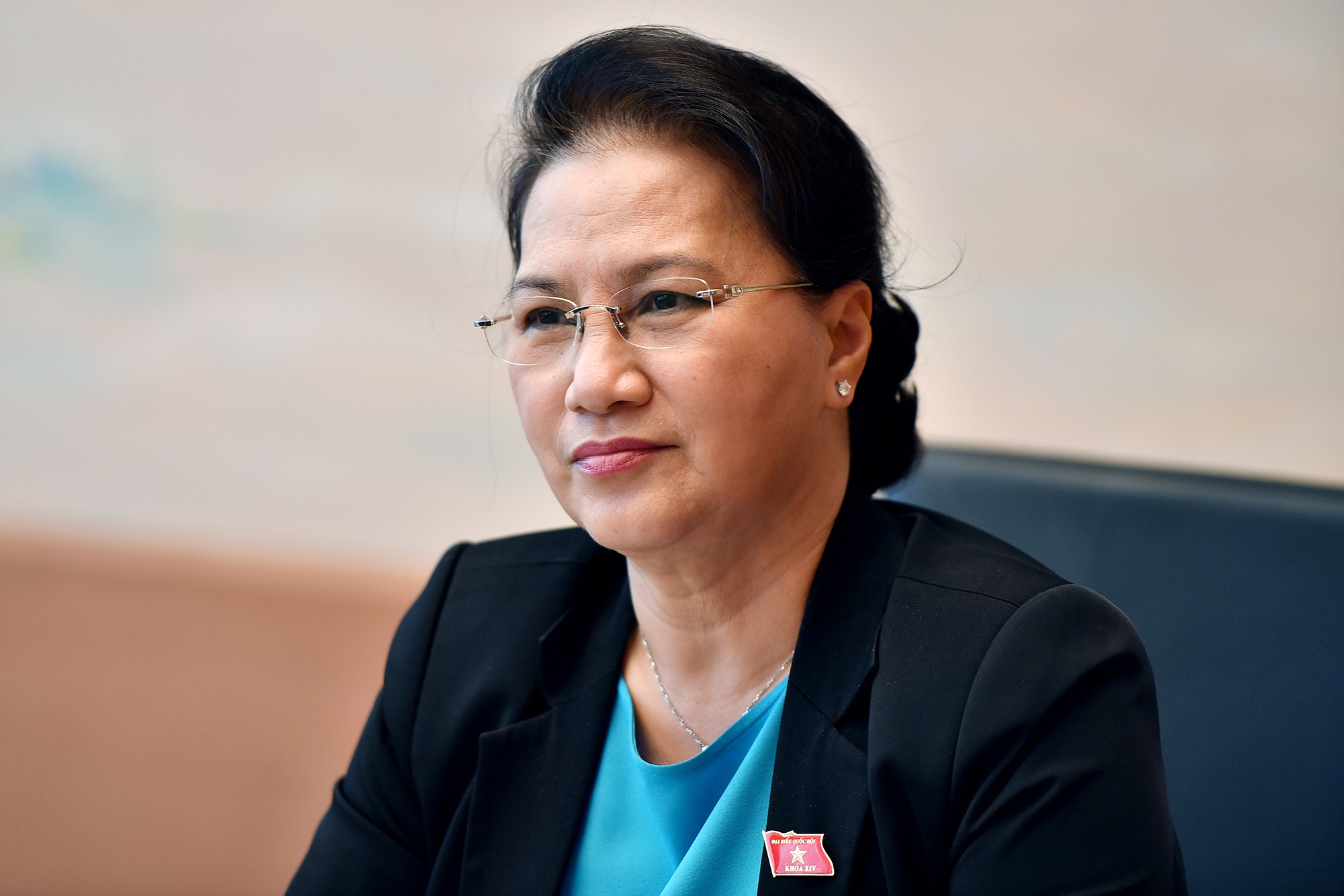 Chu tich Quoc hoi noi ve viec may tinh bi treo hinh anh