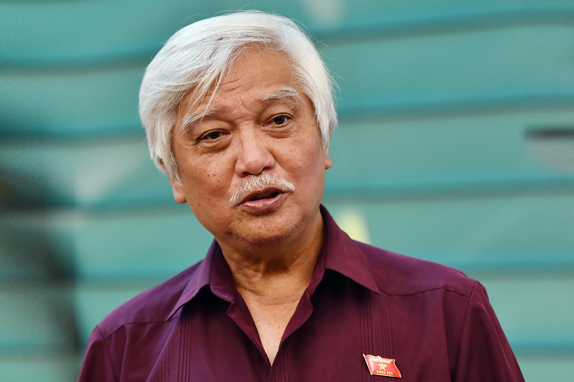 Can co Luat Bieu tinh de phan tach nguoi kich dong, qua khich hinh anh