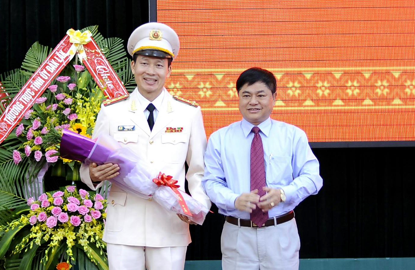 Phó chính ủy K20 ảnh 2 Pho chinh uy K20 anh 2