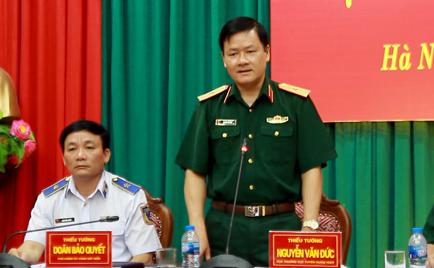 Bo Quoc phong noi ve viec xu ly Ut 'troc' va 2 tuong khong quan hinh anh