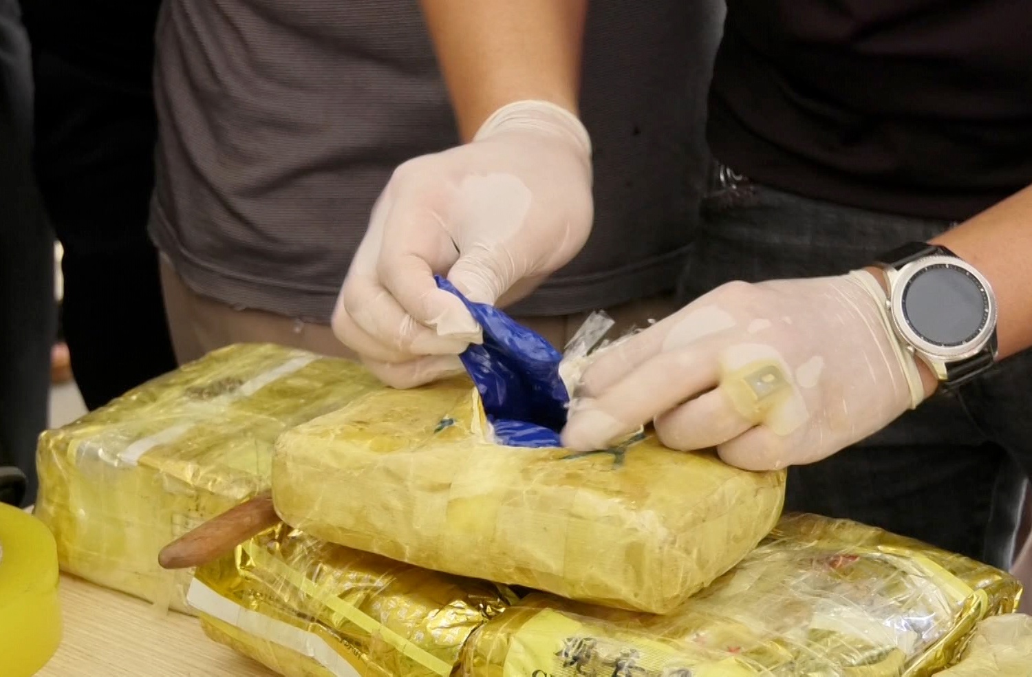 bắt nhóm vận chuyển 25 kg ma túy ảnh 2 bat nhom van chuyen 25 kg ma tuy anh 2