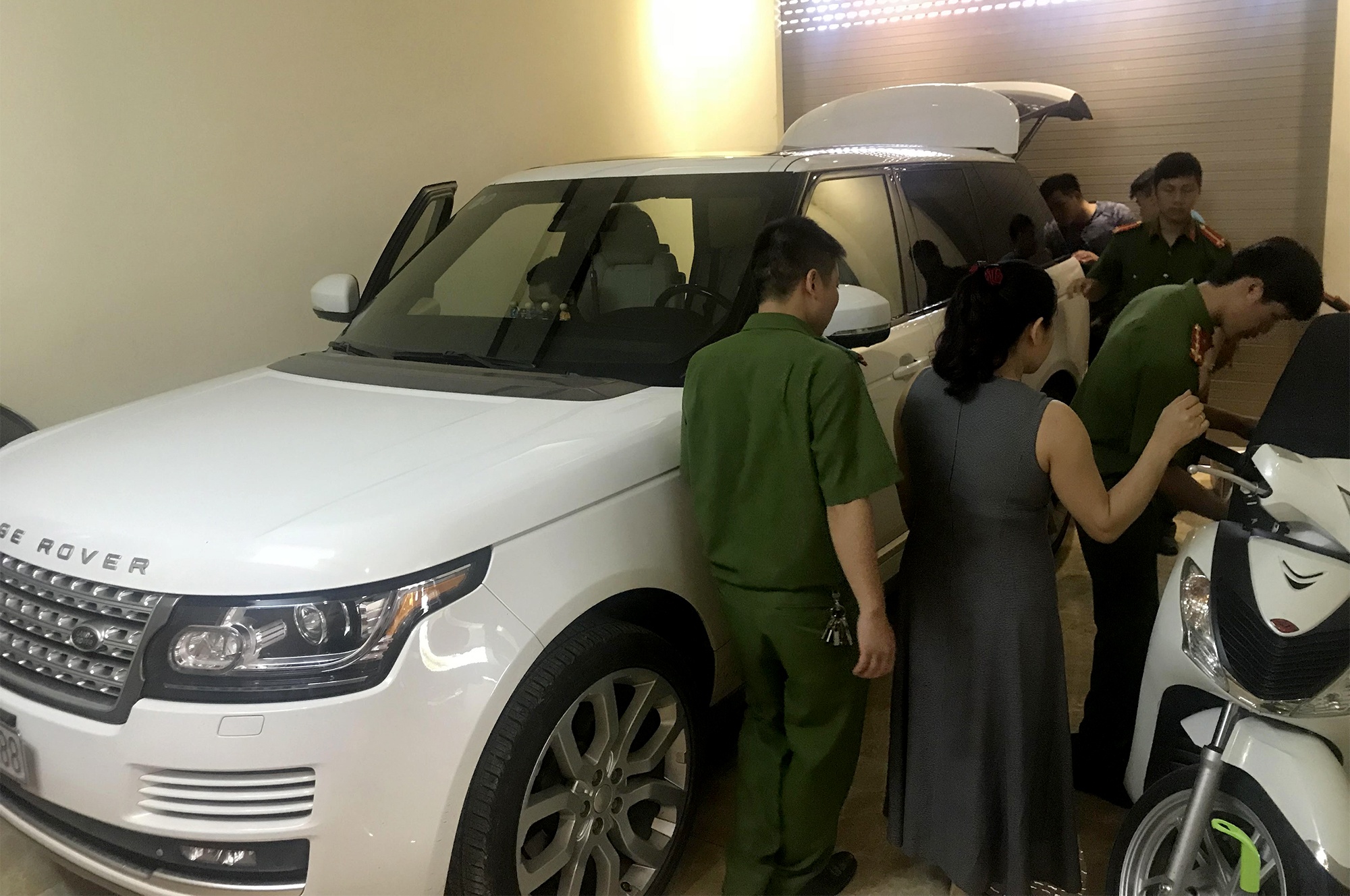 Canh sat kham nha trum ma tuy xuyen quoc gia hinh anh