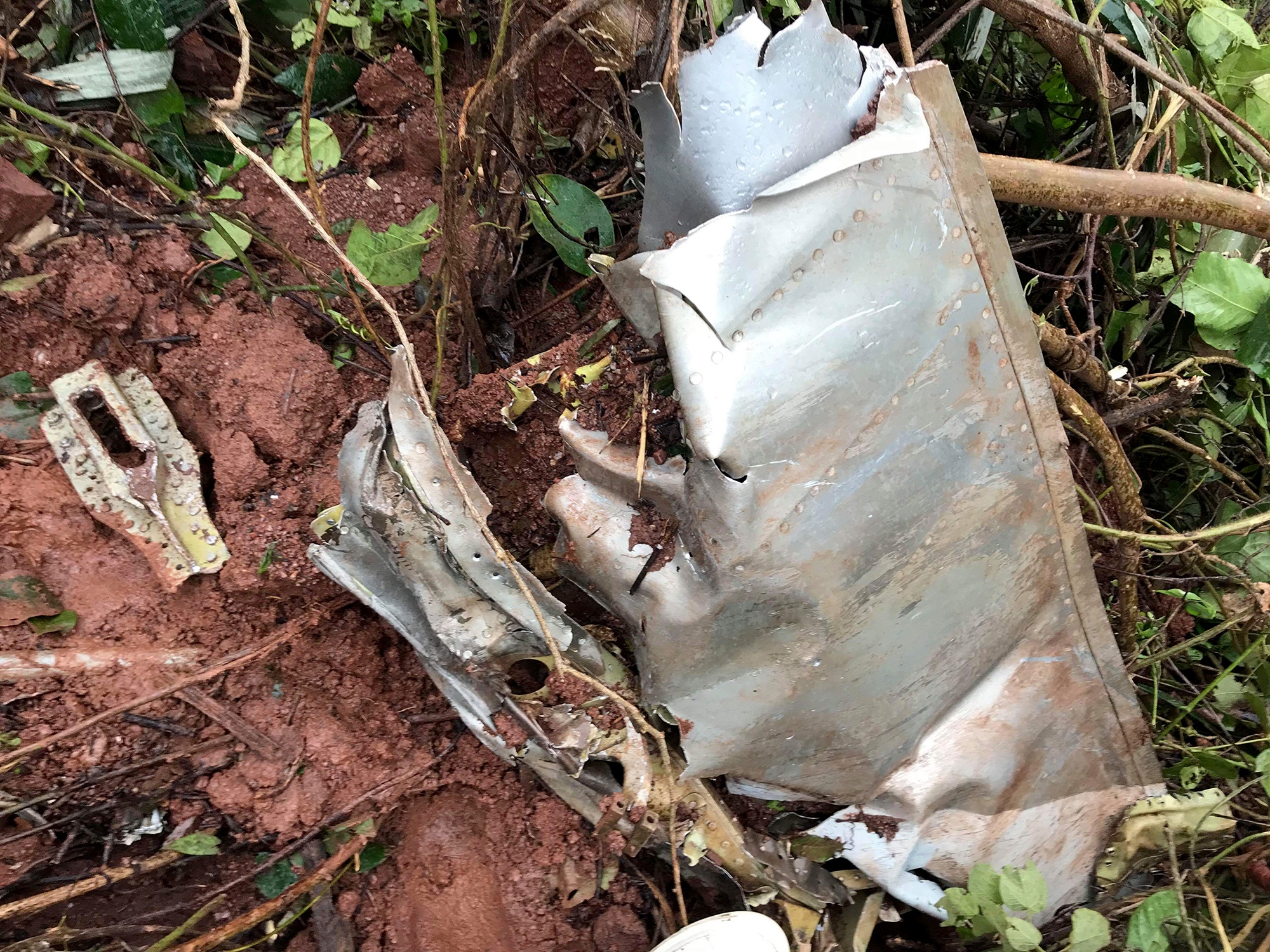 Manh vo may bay Su-22 roi o Nghe An vang xa hang tram met hinh anh