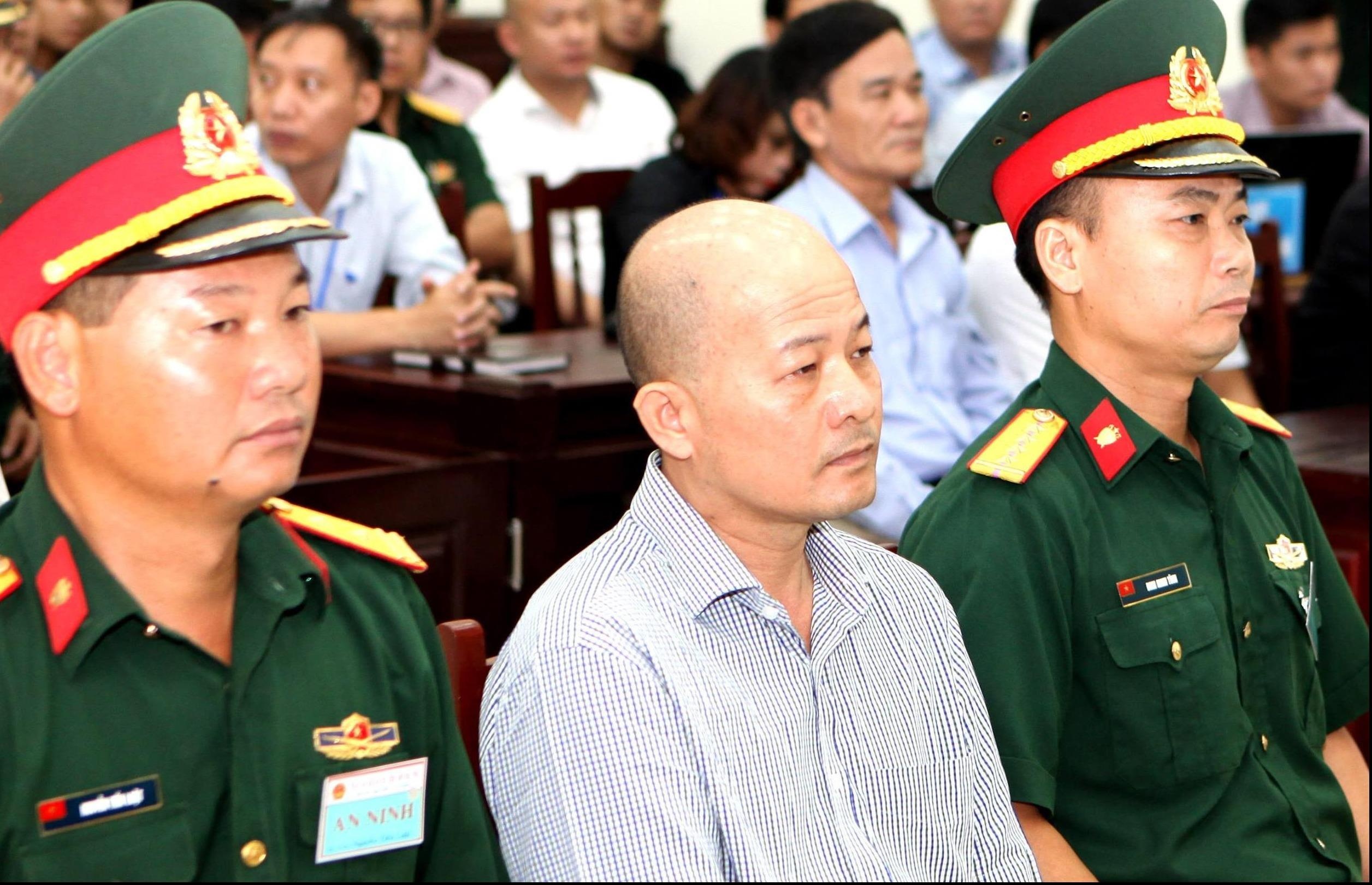 VKS quan su de nghi muc an the nao voi Ut 'troc'? hinh anh