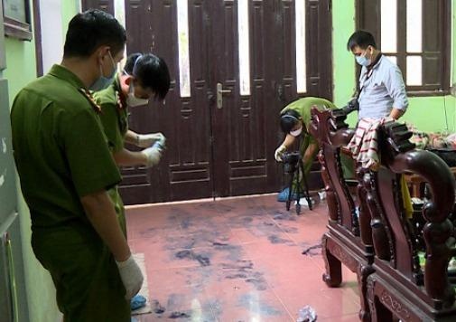 Cuc canh sat hinh su dieu tra vu cap vo chong bi sat hai trong dem hinh anh