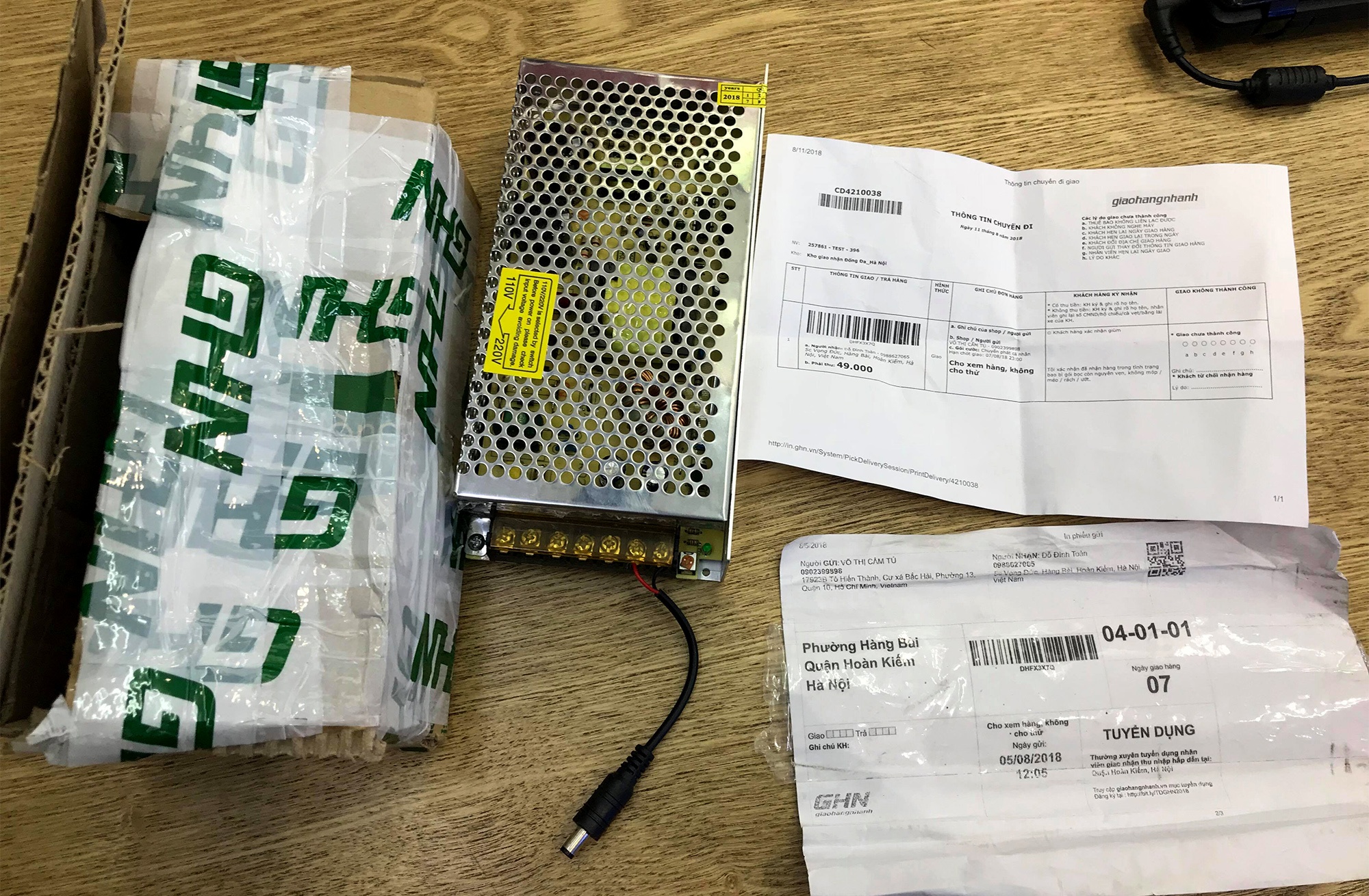 iPhone X bi danh trao khi gui chuyen phat nhanh hinh anh