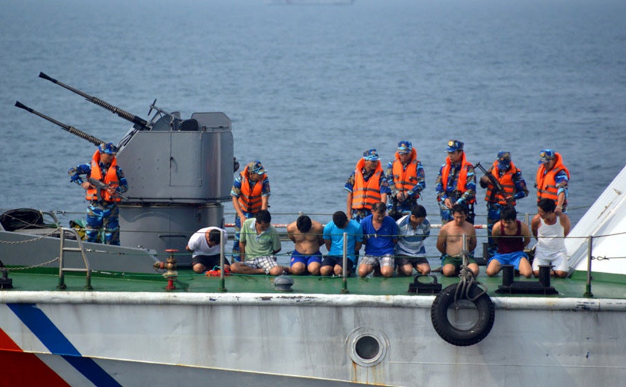 Cam go cuoc chien chong cuop bien co vu trang hinh anh