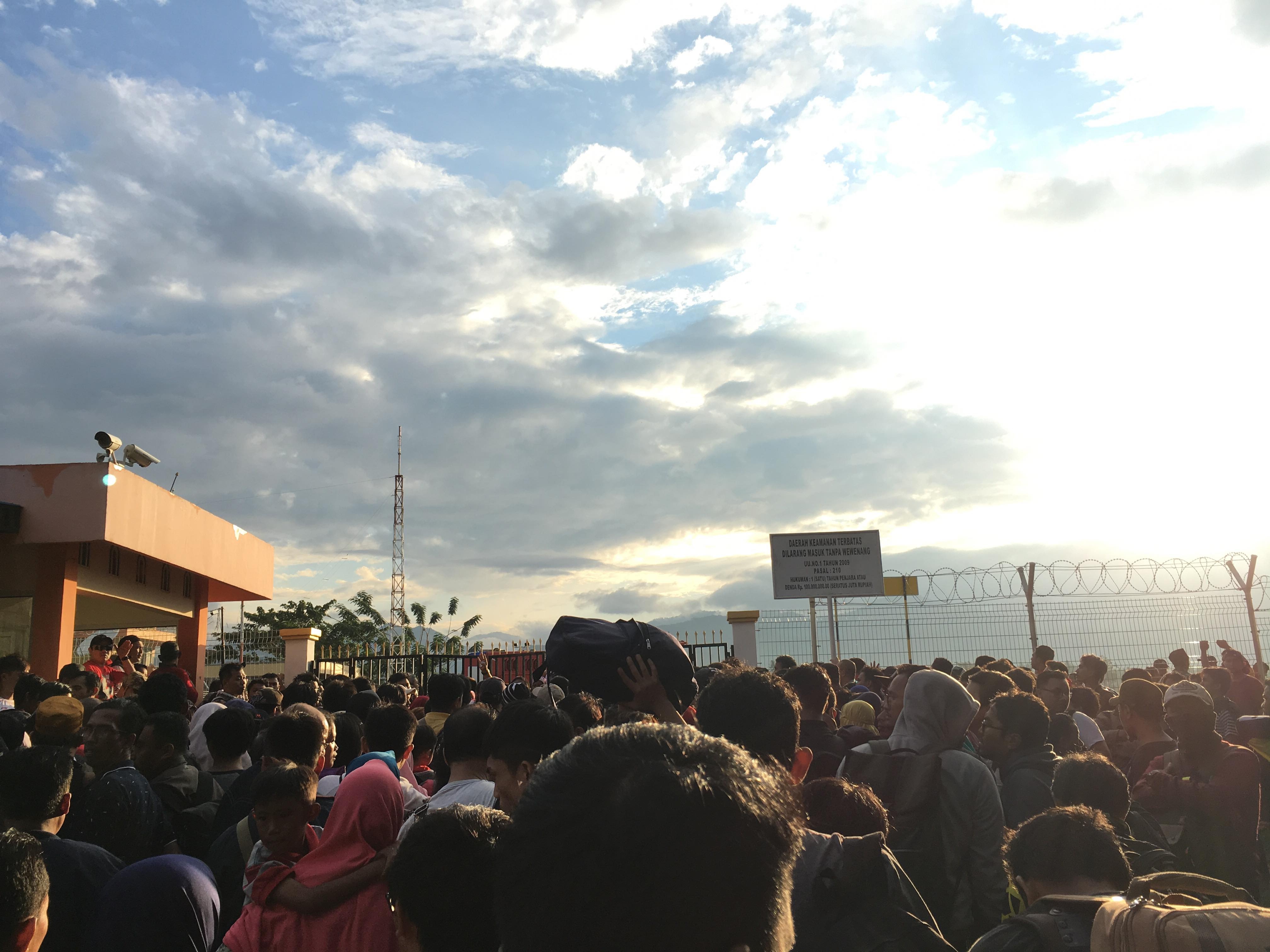 Tron chay khoi tham hoa song than Indonesia anh 8