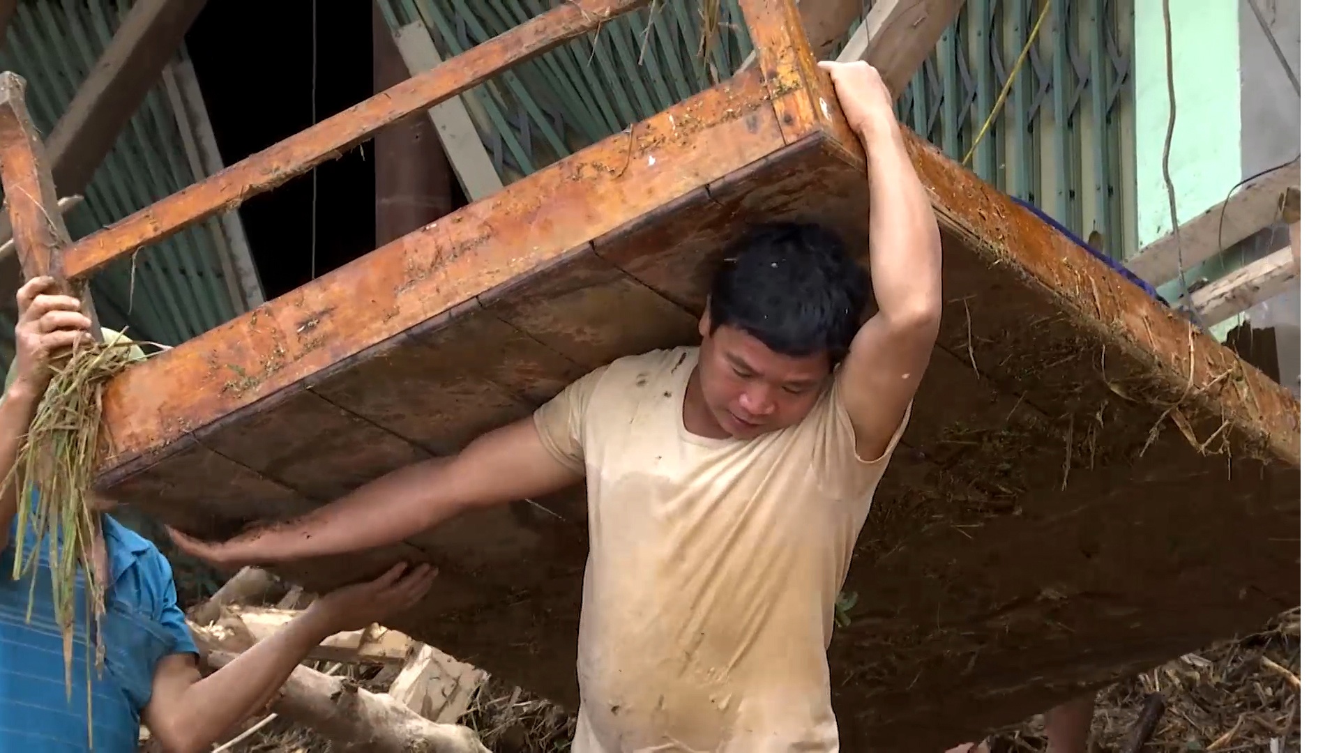 Lu quet bat thuong khien nguoi dan khong kip tro tay hinh anh