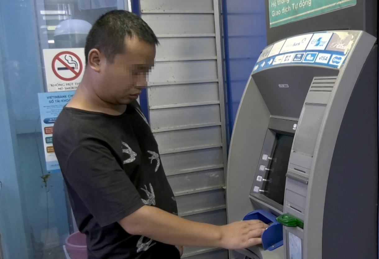 VietinBank len tieng vu nhieu khach hang mat tien trong the ATM hinh anh