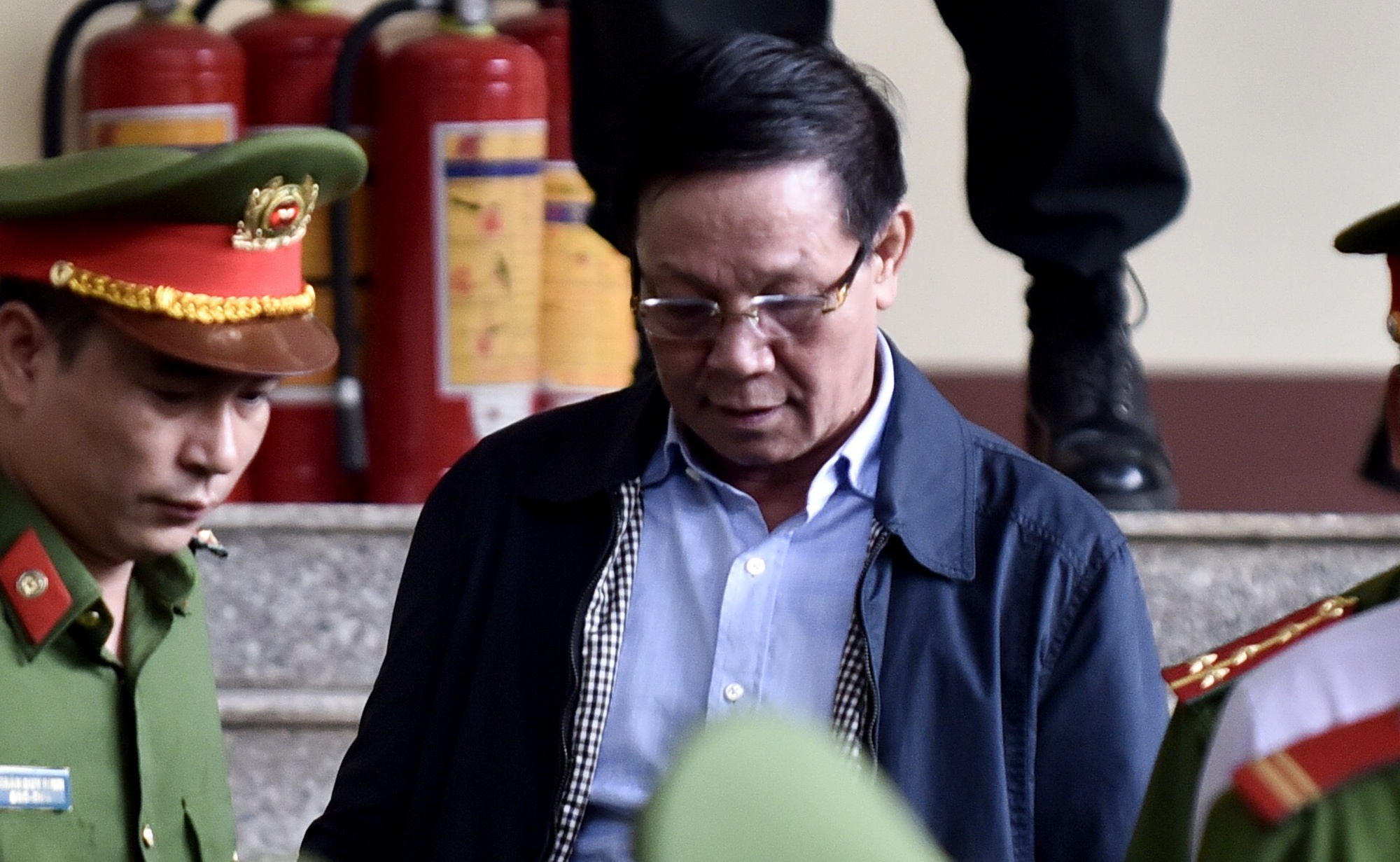 ong Phan Van Vinh chong lung cho trum co bac anh 1