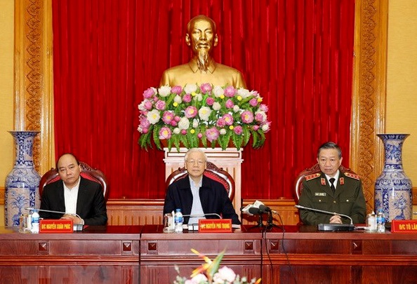 Danh thom con mai,  dung ham chuc tuoc tien tai anh 1