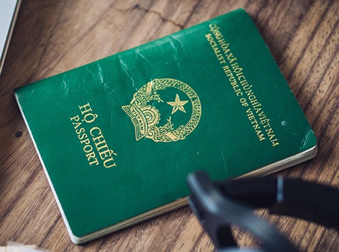 Bo Cong an de xuat gan chip dien tu vao ho chieu hinh anh