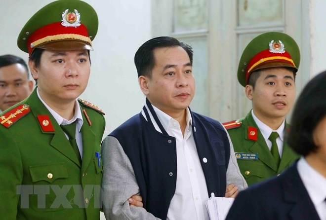 Vu 'nhom': Bi cao xin nhan nhung sai pham cua minh hinh anh