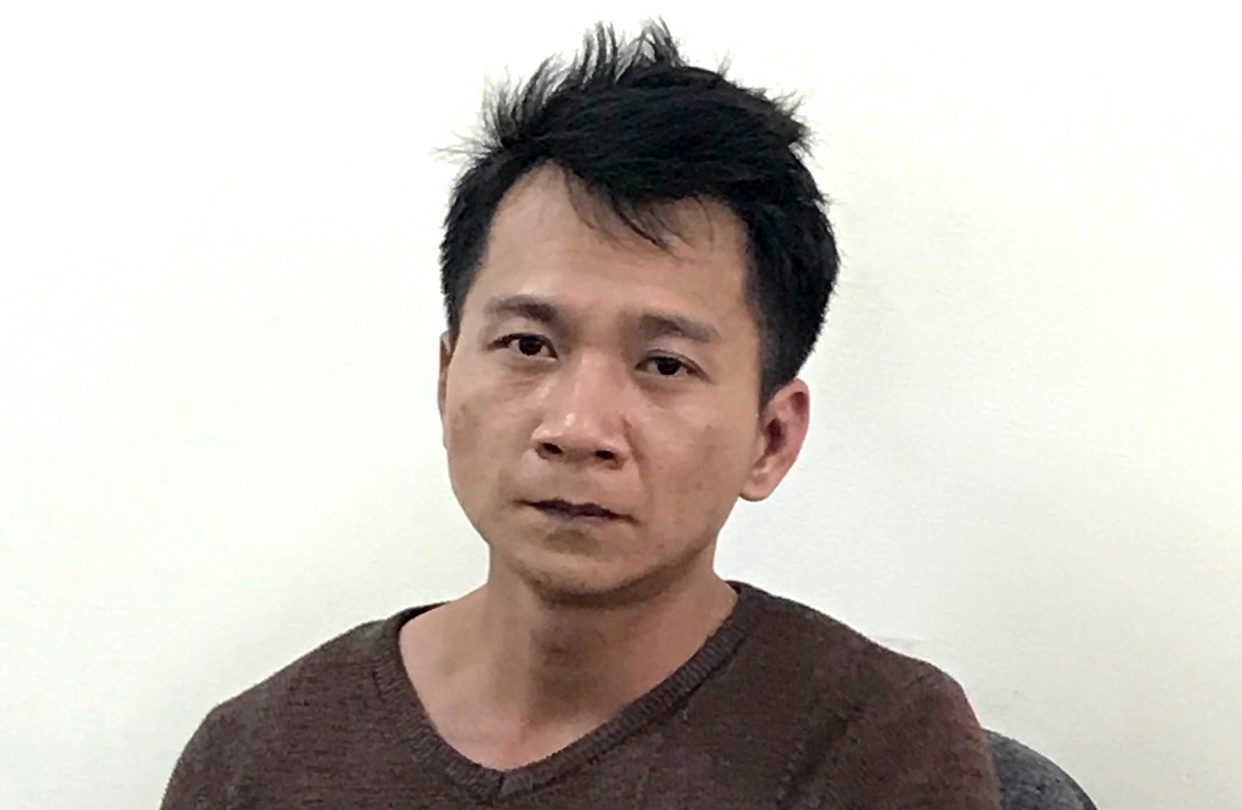 Nữ sinh đi giao gà ảnh 1 Nu sinh di giao ga anh 1