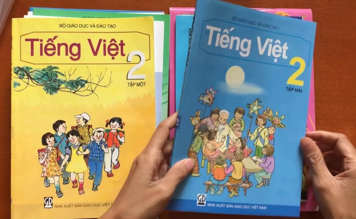 Lo ngai 'chay chot' trong lua chon sach giao khoa hinh anh