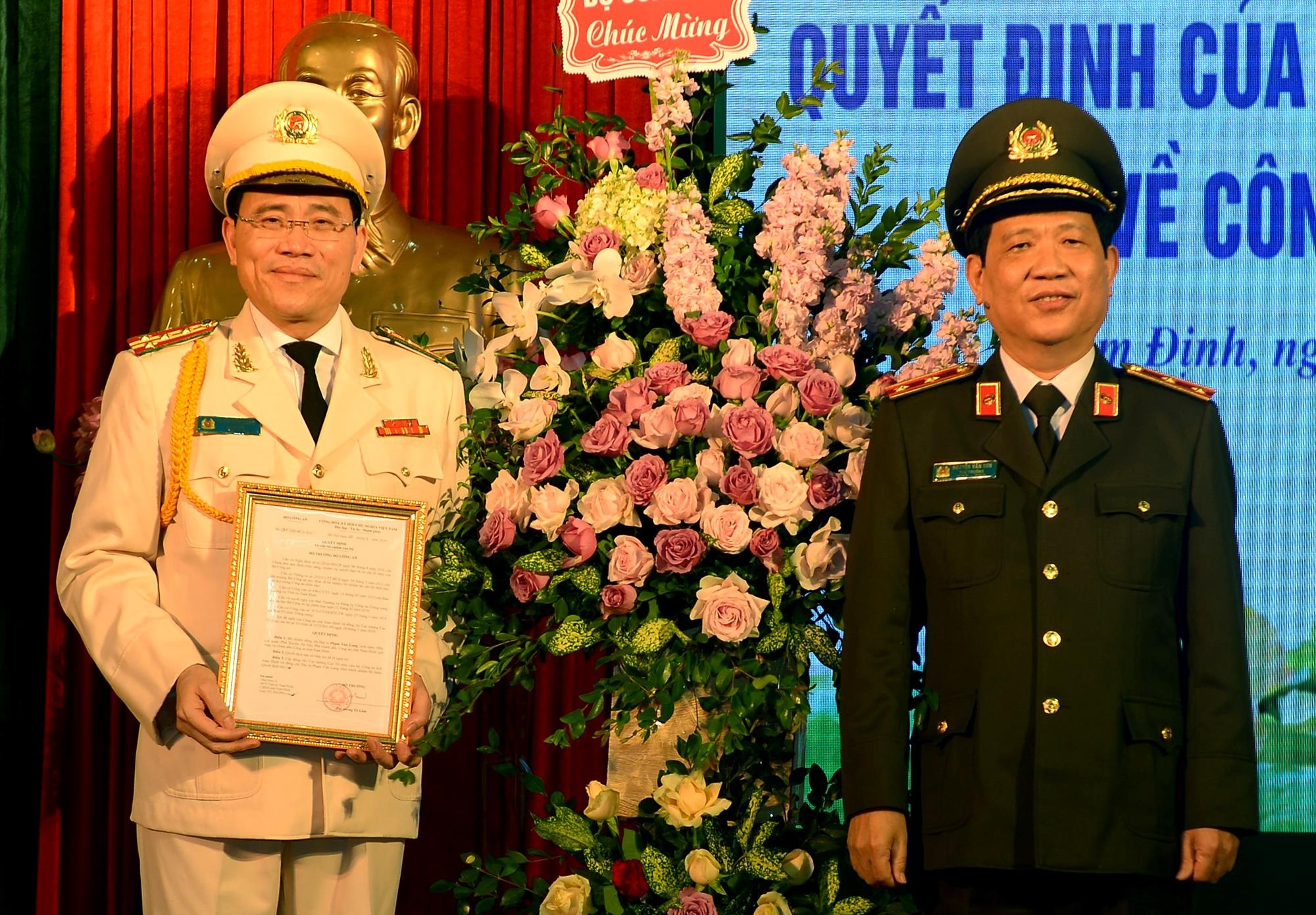 Nam Dinh, Vinh Phuc co tan giam doc cong an hinh anh