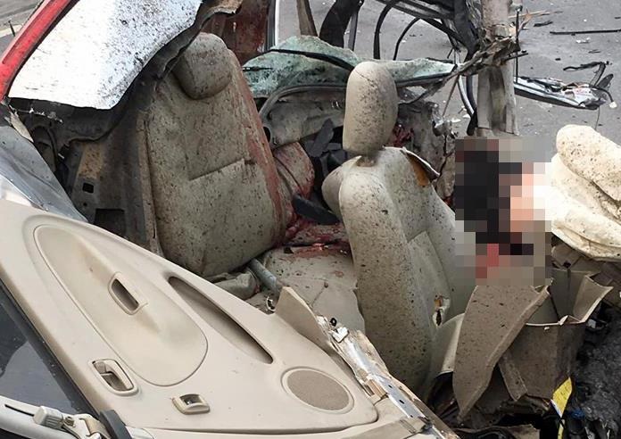 Xe con doi dau oto tai tren cao toc, mot nguoi tu vong hinh anh