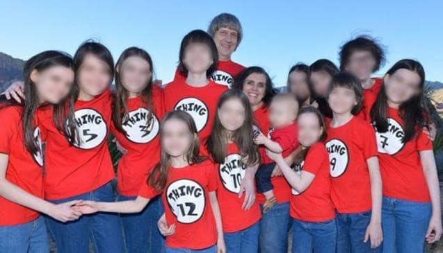 13 dua tre bi bo me hanh ha va giam cam nhieu nam trong nha ra sao? hinh anh