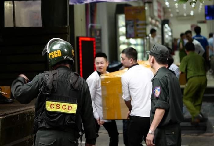 Bo Cong an kham xet dong loat he thong cua hang Nhat Cuong Mobile hinh anh