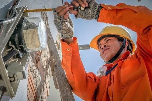 Thanh tra Chinh phu kiem tra viec dieu chinh gia dien hinh anh