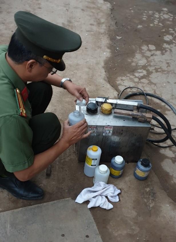 Giám đốc buôn thép giả ảnh 1 Giam doc buon thep gia anh 1