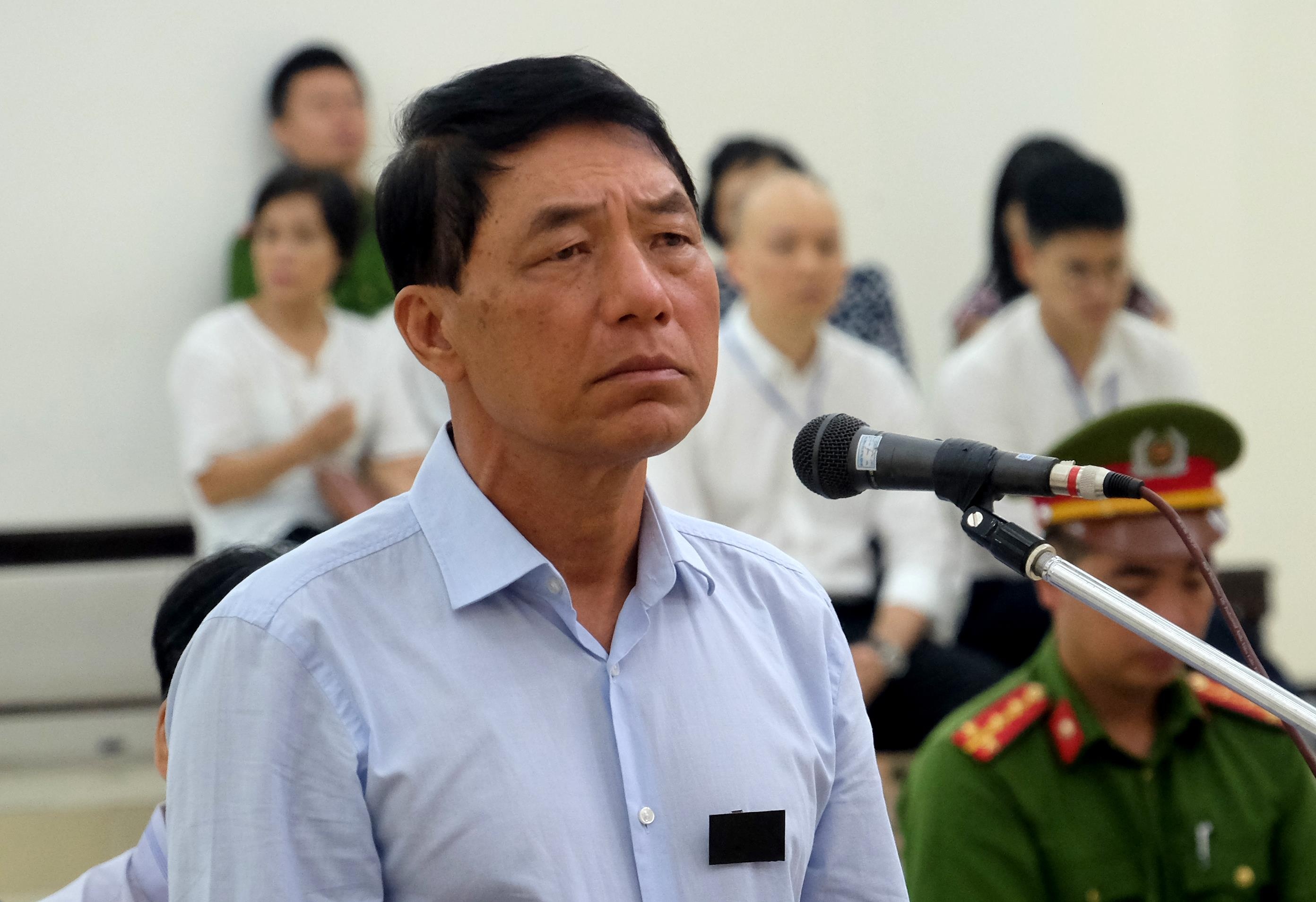 Vu 'Nhom' va 2 cuu thu truong noi loi sau cung hinh anh