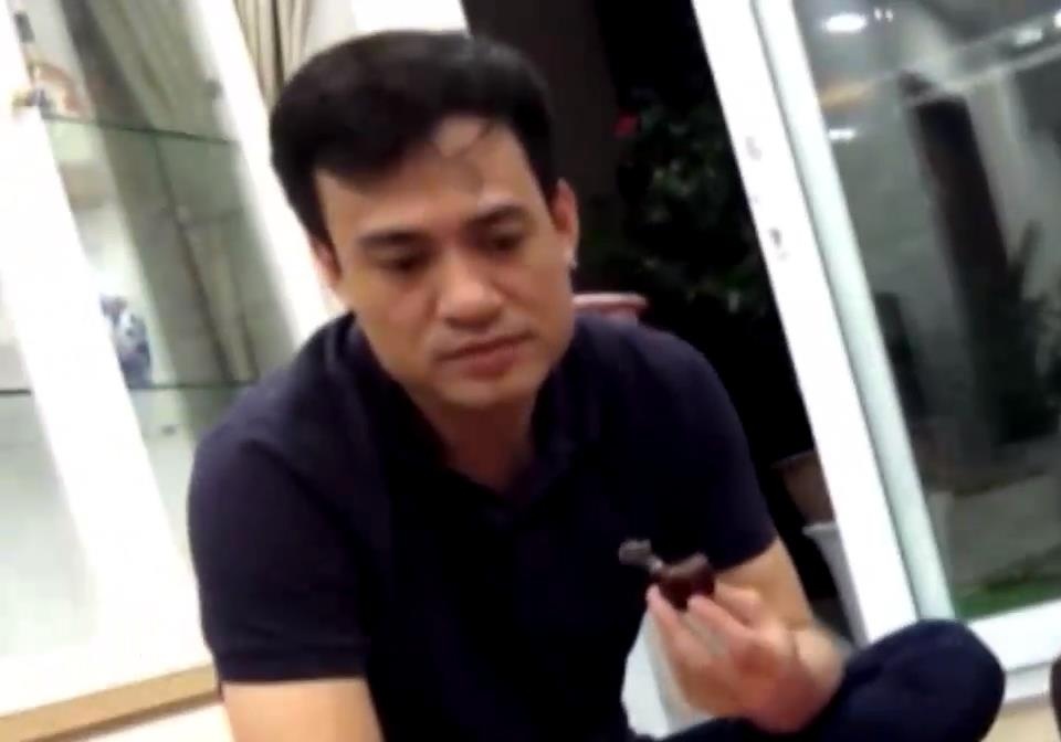 Nghi van Pho truong Cong an phuong Thanh Xuan Trung danh bac hinh anh