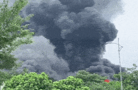 Cot khoi boc cao hang chuc met trong vu chay sat Aeon Mall hinh anh