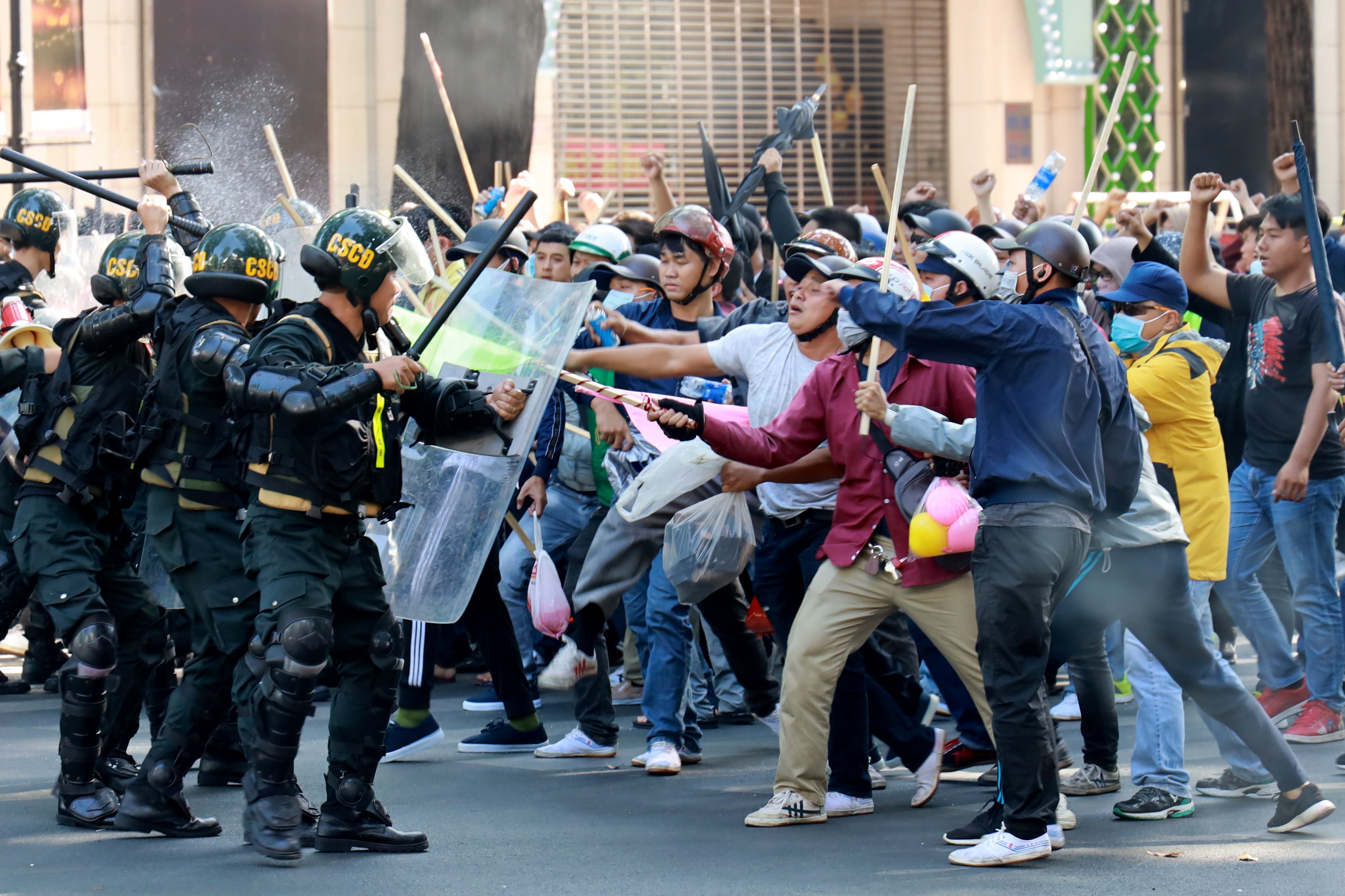 4.000 nguoi dien tap chong khung bo o TP.HCM hinh anh