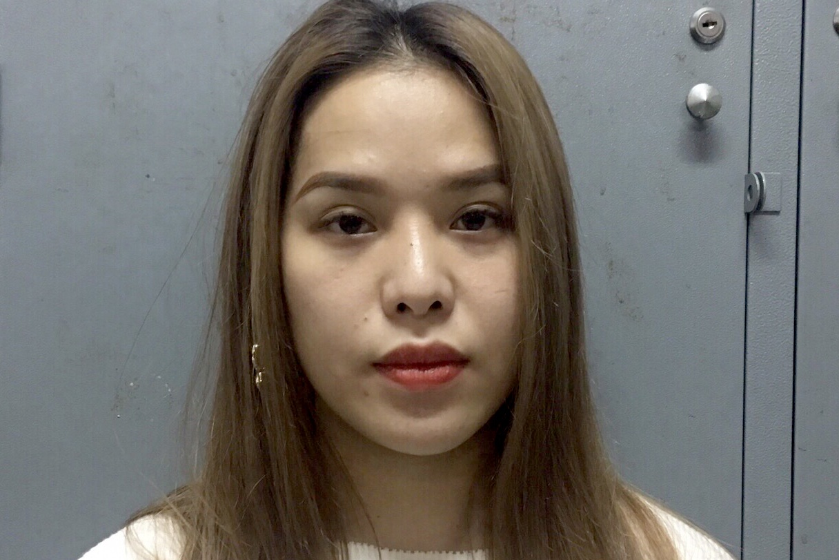 Loi khai nguoi dieu tiep vien nha hang o TP.HCM di ban dam hinh anh