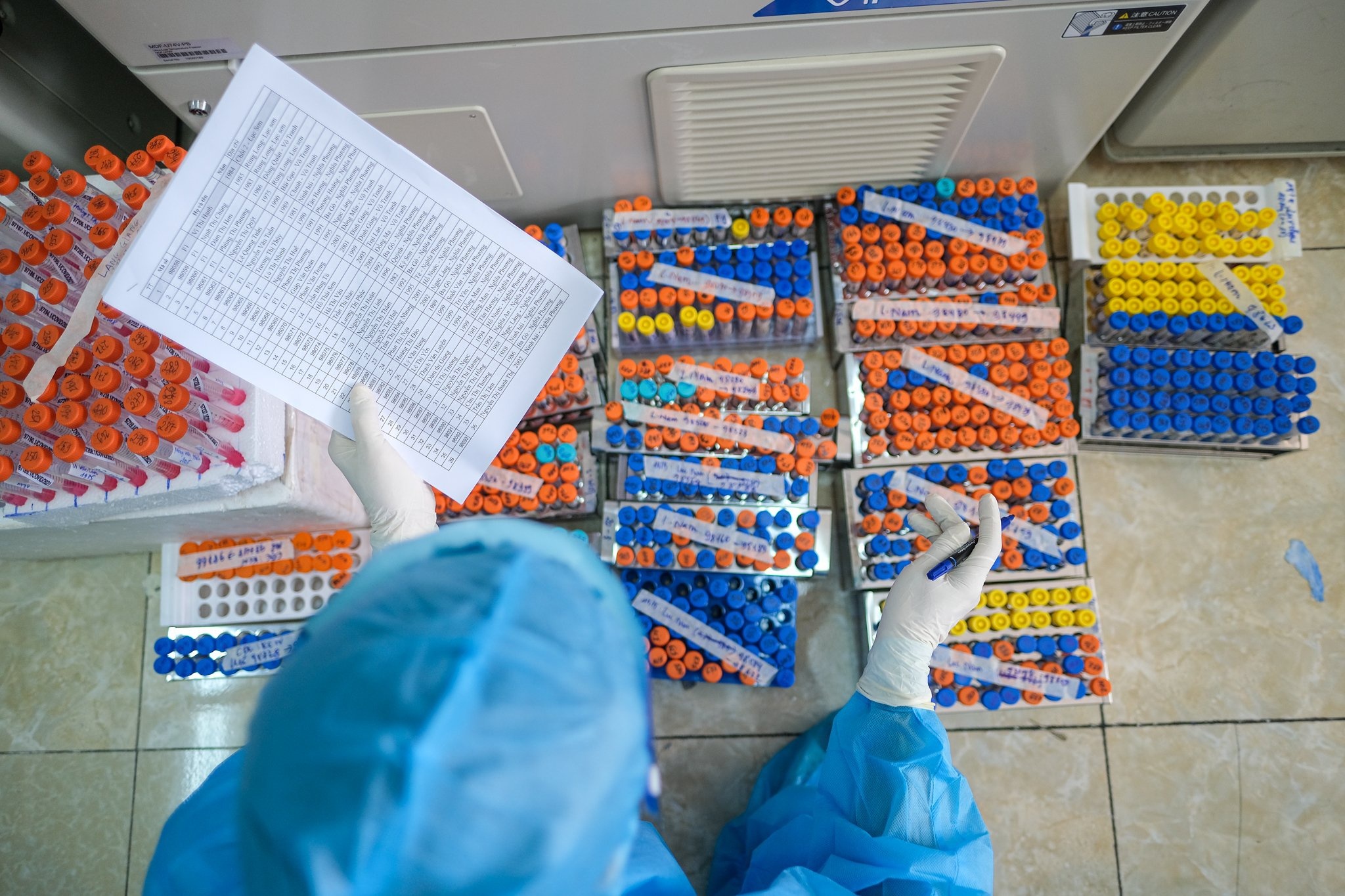 375 nguoi duong tinh Covid-19 anh 2