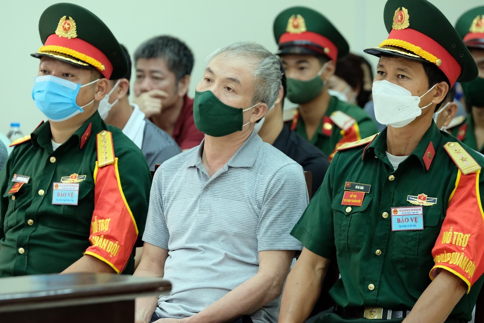 Cuu tuong canh sat bien: ‘Moi lan anh Huu dua tien, bi cao bo vao tui’ hinh anh