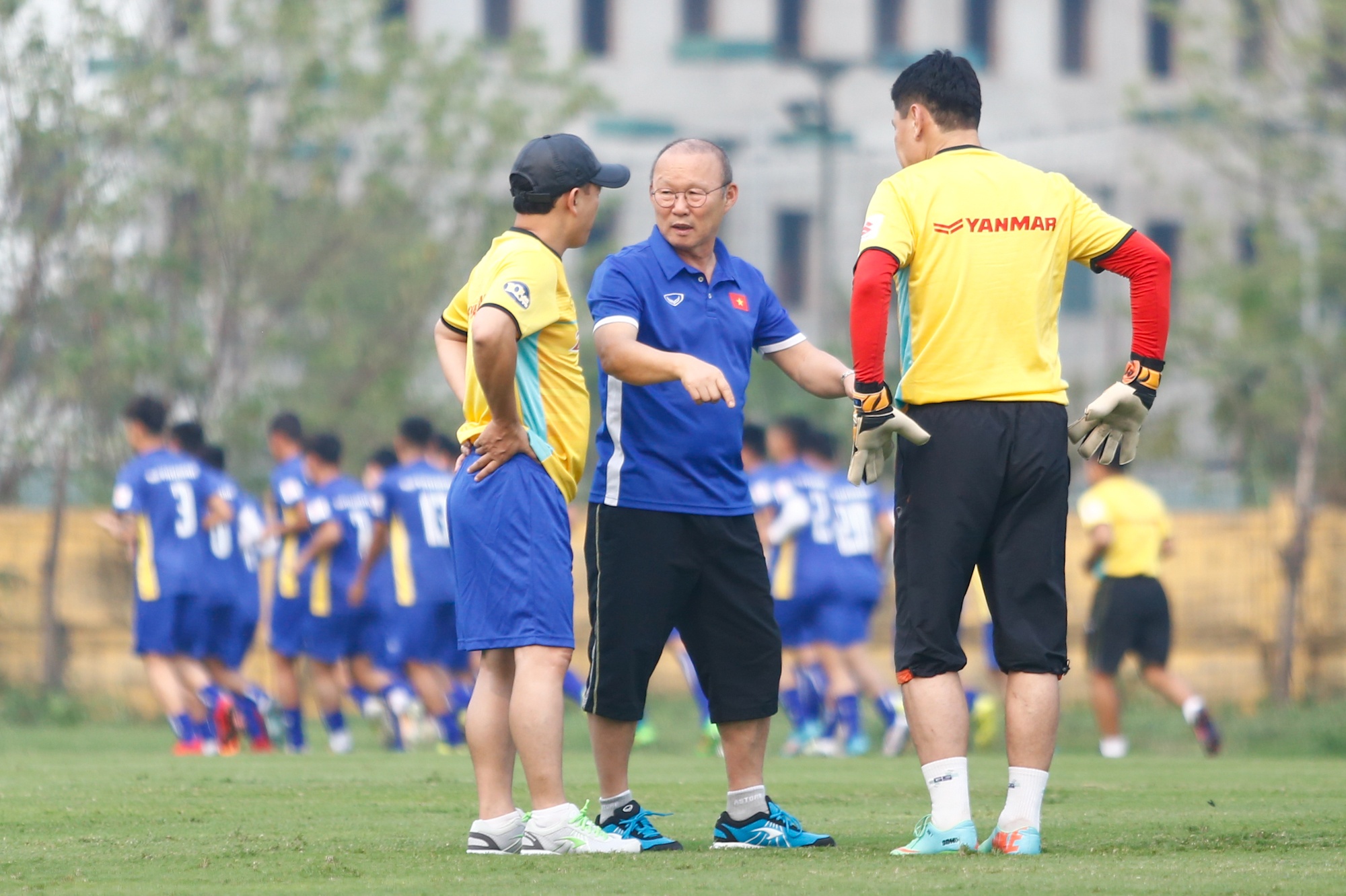 Tien Dung,  Quang Hai vang mat o doi tuyen vi di du anh 3