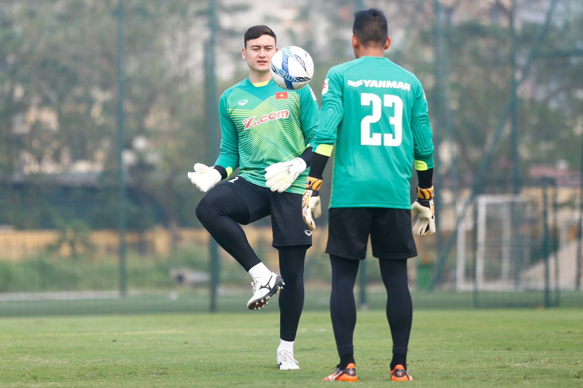 Tien Dung,  Quang Hai vang mat o doi tuyen vi di du anh 4