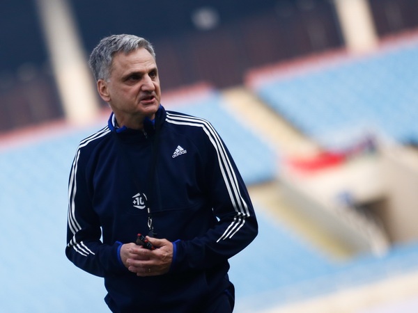 HLV Thanh Hoa ghen ti voi nguoi tien nhiem tung vo dich chau Au hinh anh