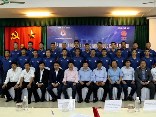 Trong tai Viet Nam dot quy vi co gang vuot qua bai kiem tra the luc hinh anh