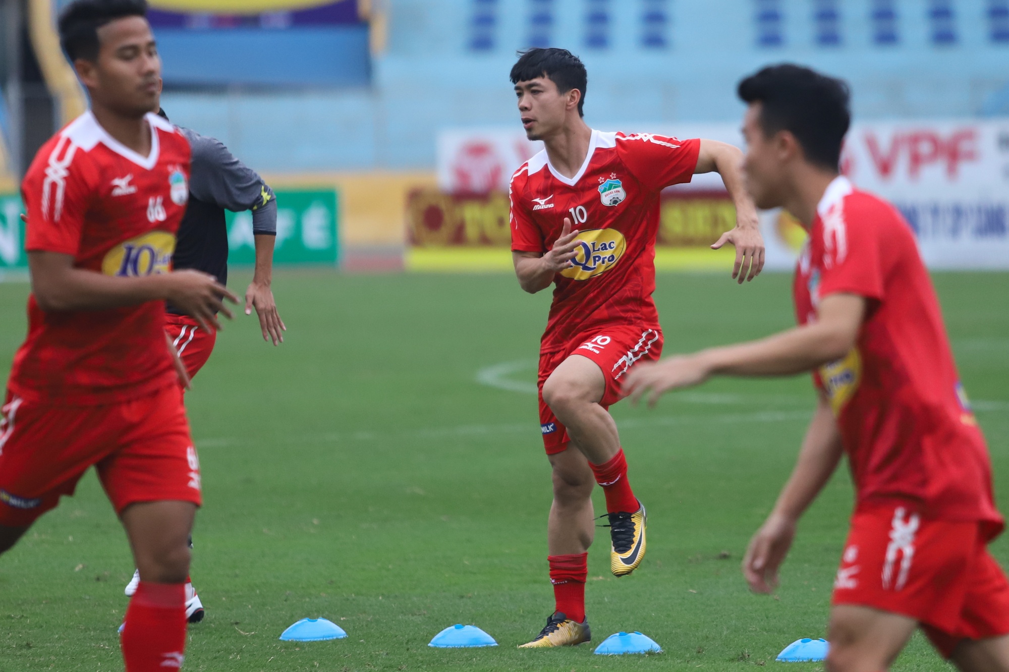 HAGL tap kin truoc tran dai chien voi CLB Ha Noi anh 1