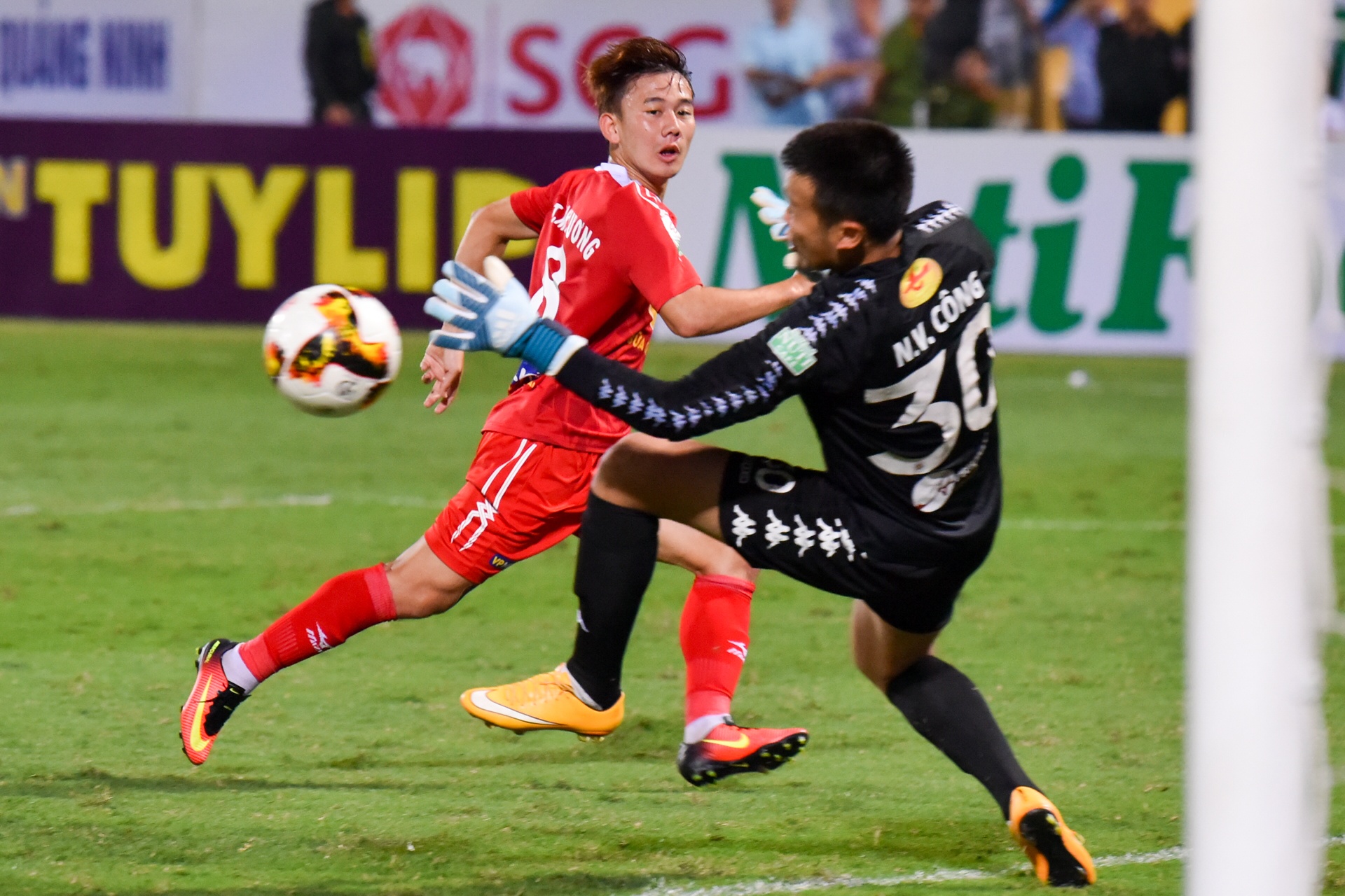 CLB Ha Noi de bep HAGL trong tran cau co 2 the do anh 11