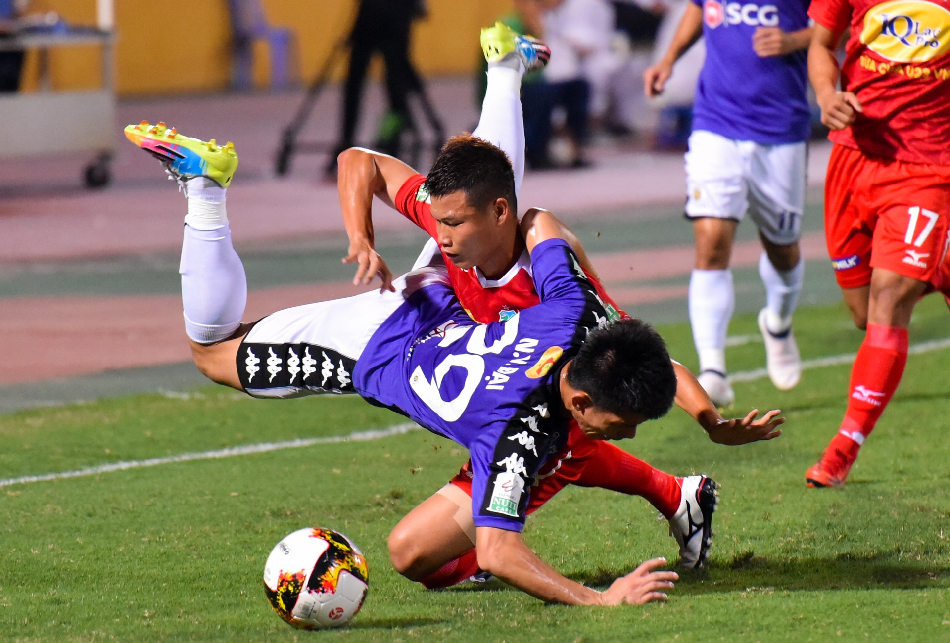 CLB Ha Noi de bep HAGL trong tran cau co 2 the do anh 4