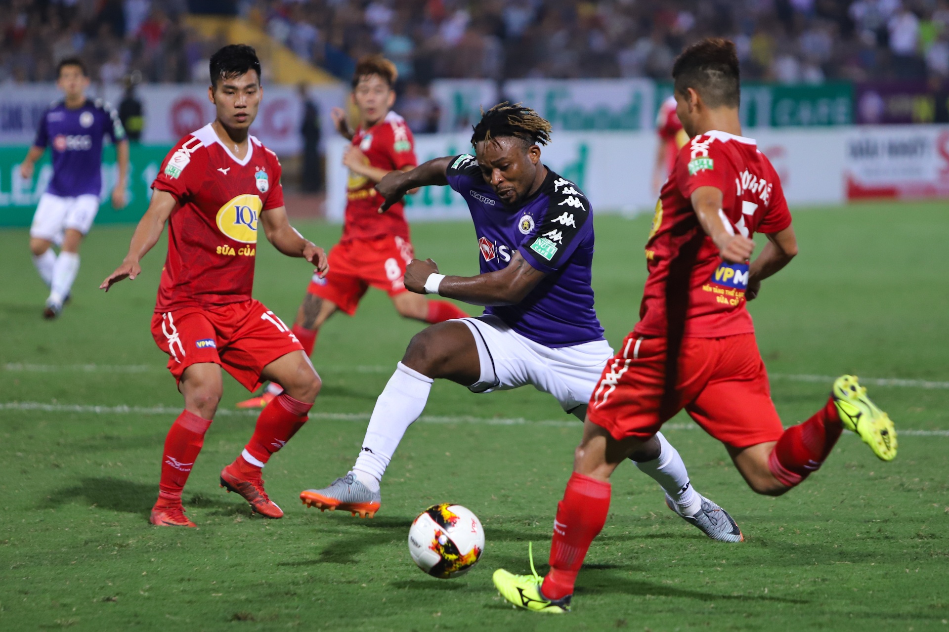 CLB Ha Noi de bep HAGL trong tran cau co 2 the do anh 8