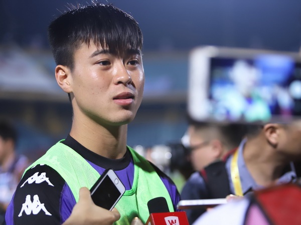Duy Manh duoc nhieu CLB V.League san don hinh anh