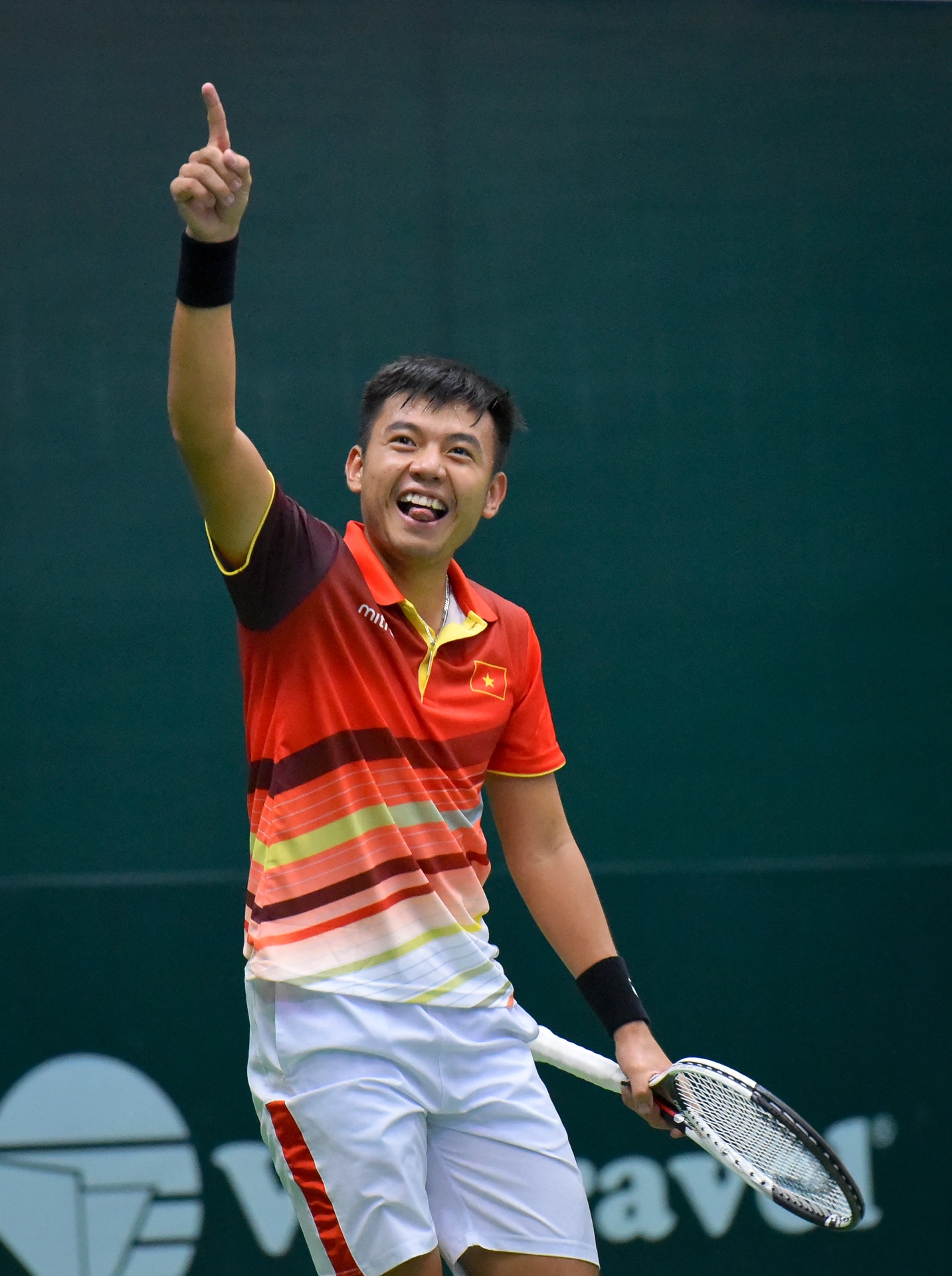 Ly Hoang Nam thang hoa,  Viet Nam len nhom II Davis anh 8