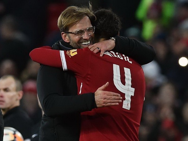 Bom tan Liverpool tung ho Klopp truoc them luot ve voi Man City hinh anh