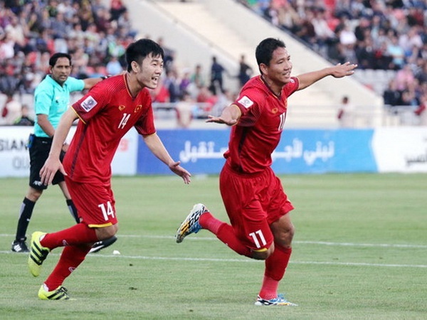 Doi tuyen Viet Nam chi con kem top 100 FIFA 3 bac hinh anh